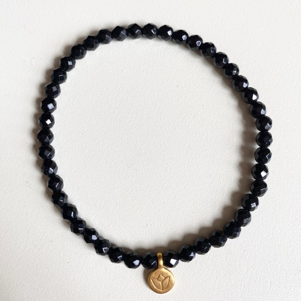 Satya stretch bracelet, like new. Onyx, lotus
